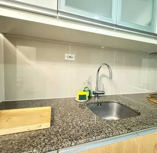 Apartment Cozi Uptown 1br Mitsukoshi Mall Bgc *