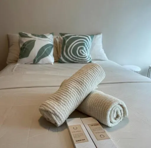 Cozi Uptown 1br Mitsukoshi Mall Bgc Apartment *